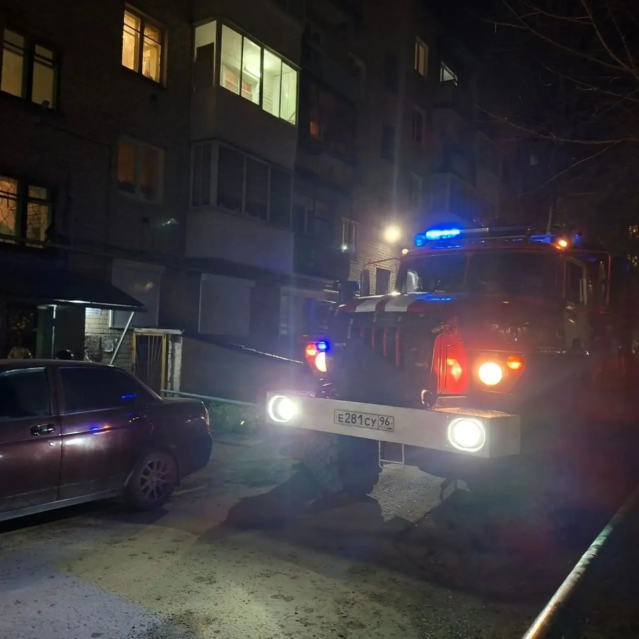 На улице Партизанской произошел взрыв: пострадавших нет, причина устанавливается; на месте работают газовые службы.