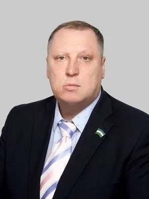 Экс-депутат Юрий Васильев зарегистрировал документы как кандидат; конкуренция за пост усилится и затронет транспорт, ЖКХ и бюджет.