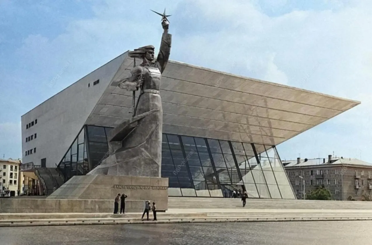 Краснодар в начале 1960-х: население города росло, окраины застраивались, а цветные снимки позволяют увидеть повседневную жизнь эпохи.