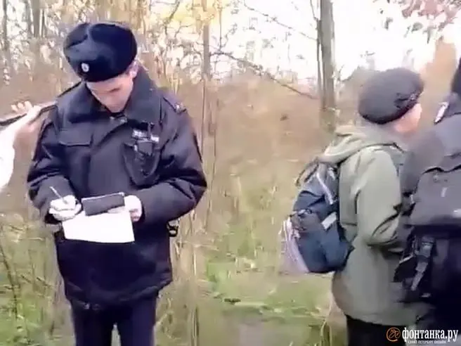 Дачники под Петербургом могут войти на участки только после подписания предупреждения о недопустимости массового пребывания; запланирован снос, жители планируют обращаться в суд.