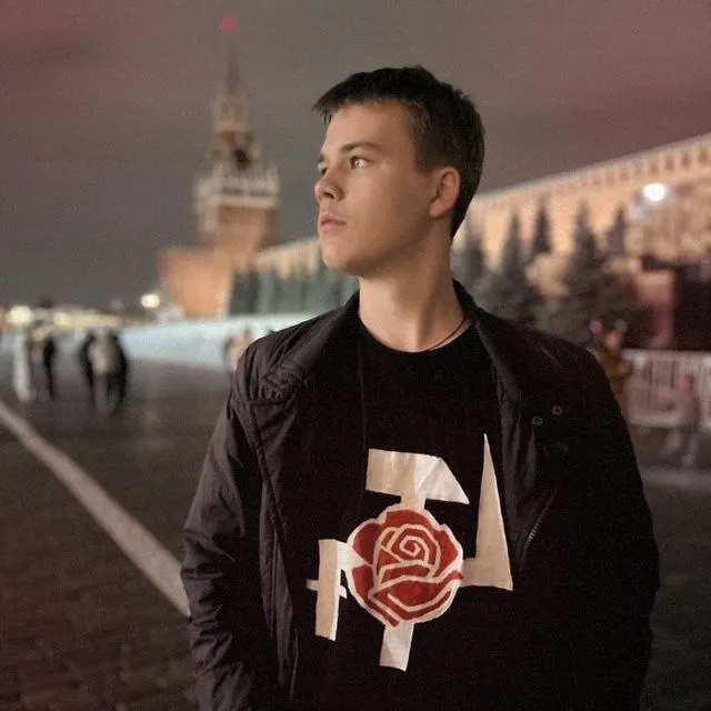 Полицейские задержали несовершеннолетнего сторонника нацболов после проведения обыска; дело рассматривают в отделе по делам несовершеннолетних.