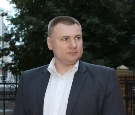 Группа поддержки заявила о давлении на кировского юриста: якобы сотрудников заставляли отправиться на мобилизацию; проверяли камеру и наличие паука, ограничивали общение с близкими, и выдвигали новые обвинения, которые защитники считают фабрикацией.