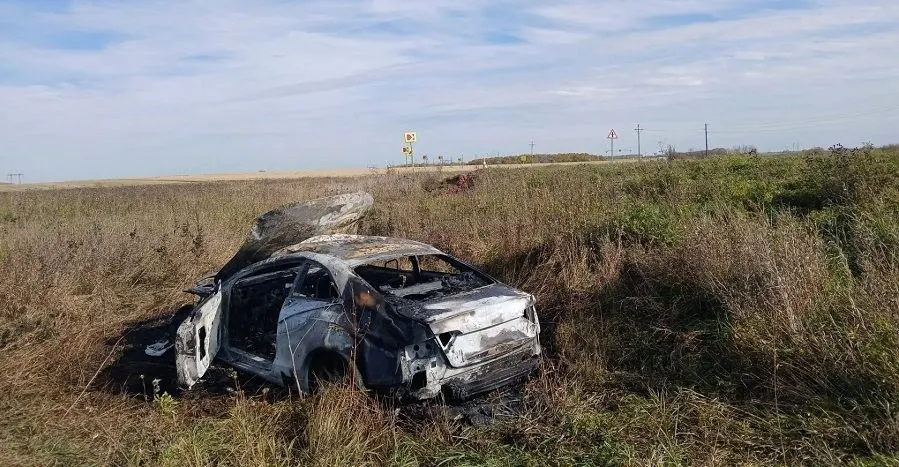 Девушка-водительница оказалась за рулем после вечеринки, что привело к аварии на новой Audi. Алкотест показал 0,57 мг/л, водителю грозят арест или штраф и лишение прав.