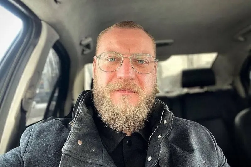 Активист и бывший рэпер Михаил Маваши скончался; подробности пока неизвестны.