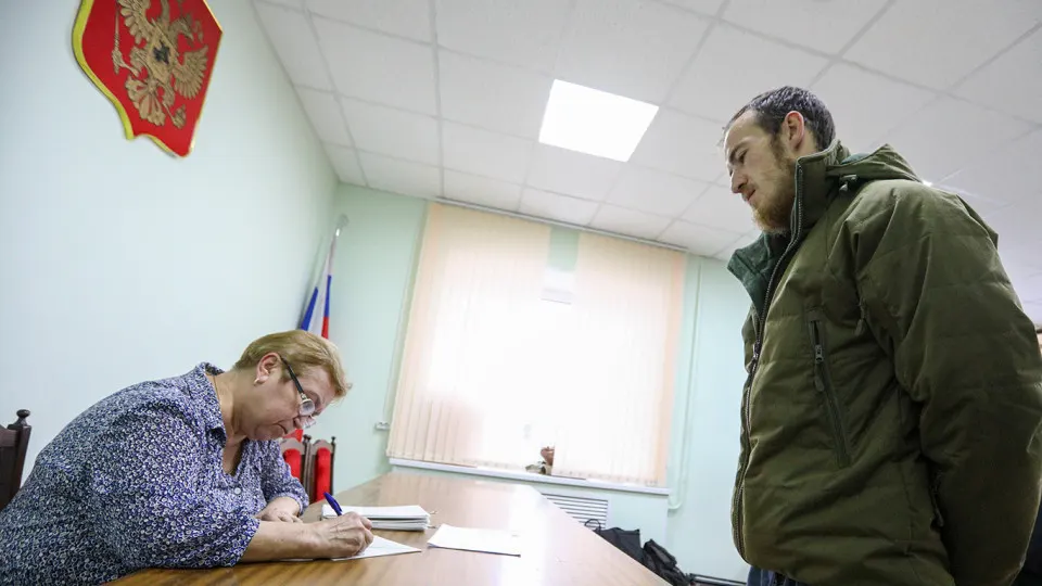На рынке недвижимости отмечается рост запросов справок о повестках при подготовке сделок; практика распространяется в нескольких агентствах и несёт риски для участников.