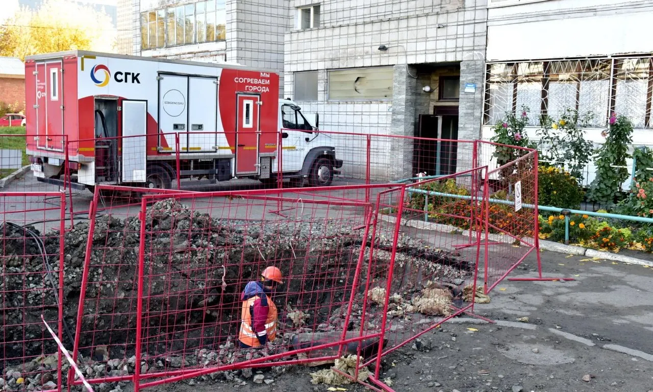 В Барнауле тепло уже подано в детсады, школы и медицинские учреждения, а также в примерно 98% жилого фонда. В городе продолжают работу по устранению повреждений сетей и модернизации инфраструктуры.