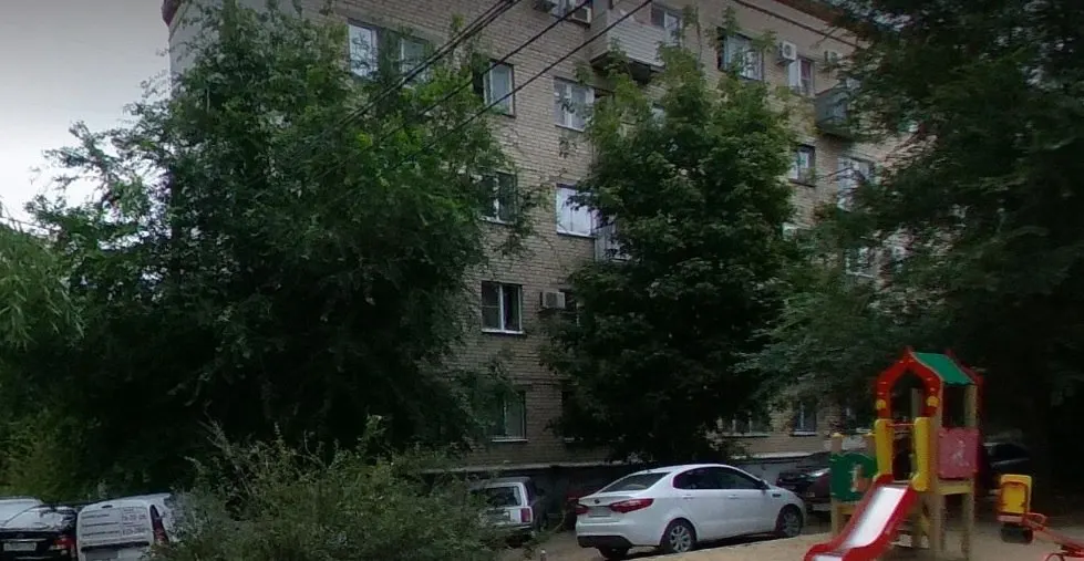 Жильцы заявляют, что обращения в управляющую компанию остаются без ответа, а часть помещений под угрозой разрушения.