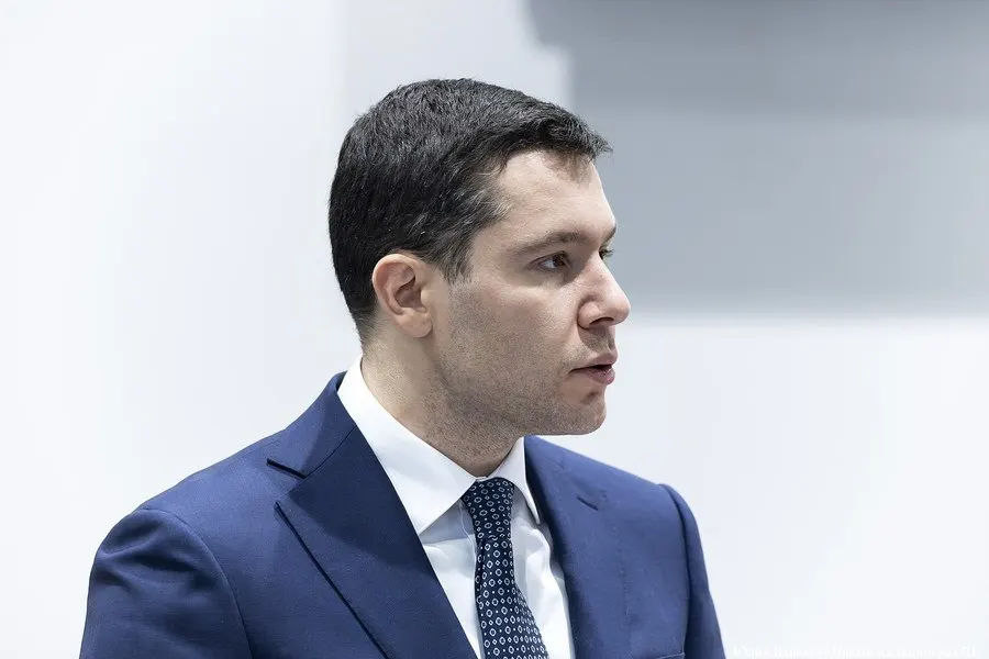 Минпромторг и Минэкономразвития реализуют меры по внедрению художественных элементов НХП в дизайн потребительских товаров и оформление городской среды, формированию туристско-креативных территорий и развитию экспортного потенциала.
