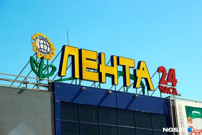 Проверка выявила продажу продуктов с истекшим сроком годности; администрации магазина вынесли предостережение.