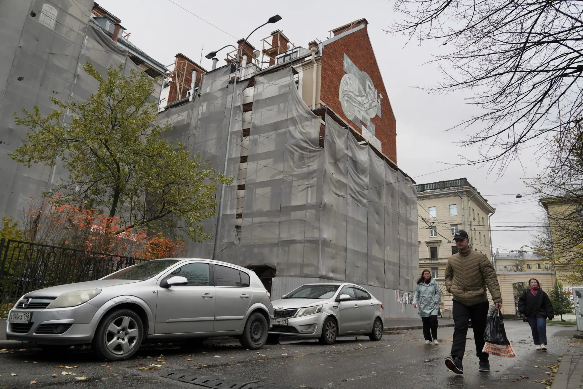 Пробка на КАД в Петербурге; обновления о событиях в регионах и мире без упоминания источника.