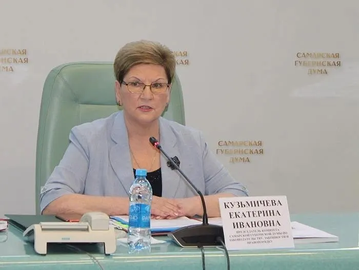 В регионе идёт обсуждение кандидатуры Екатерины Кузьмичевой на должность спикера регионального парламента; губернатор намерен выдвинуть её кандидатуру на обсуждение депутатами.