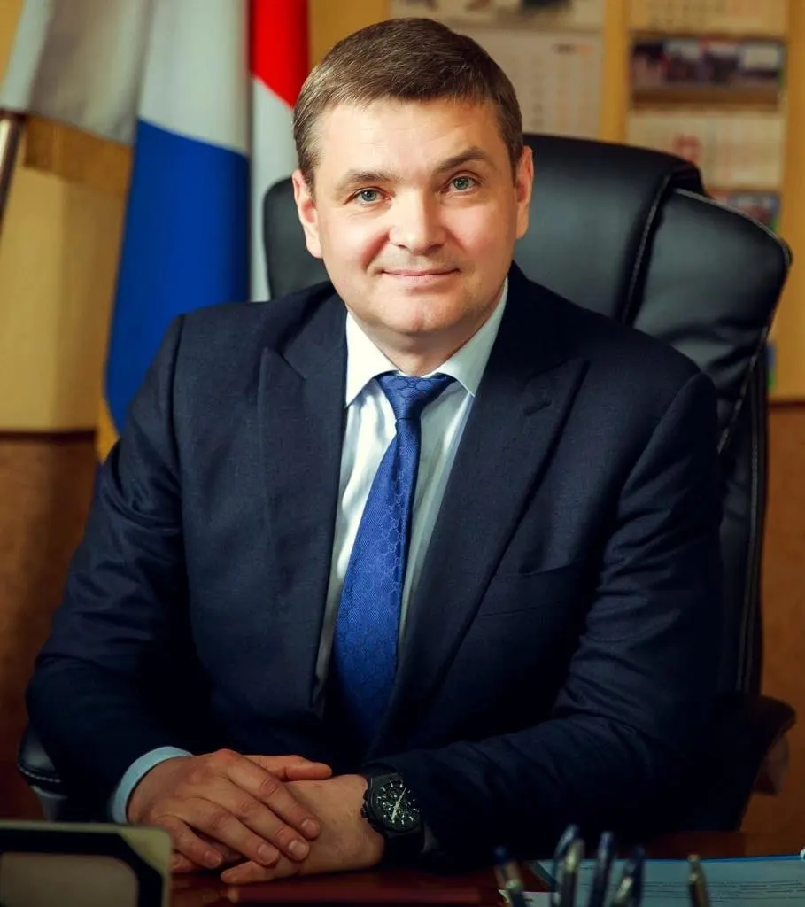 Мэр Уссурийска покидает должность после 12 лет руководства и может занять место в правительстве Приморья.