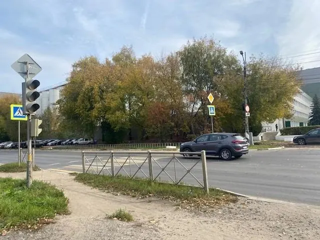 Город столкнулся с заторами на основных дорогах после сбоя сигнала светофора; ситуация продолжается с вторника.