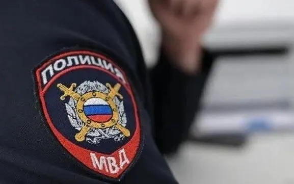 21-летняя самарская жительница заочно арестована по делу о краже антикварного оружия и ценностей у родственников; ущерб оценивается в более чем 1,15 млн рублей, разыск объявлен.