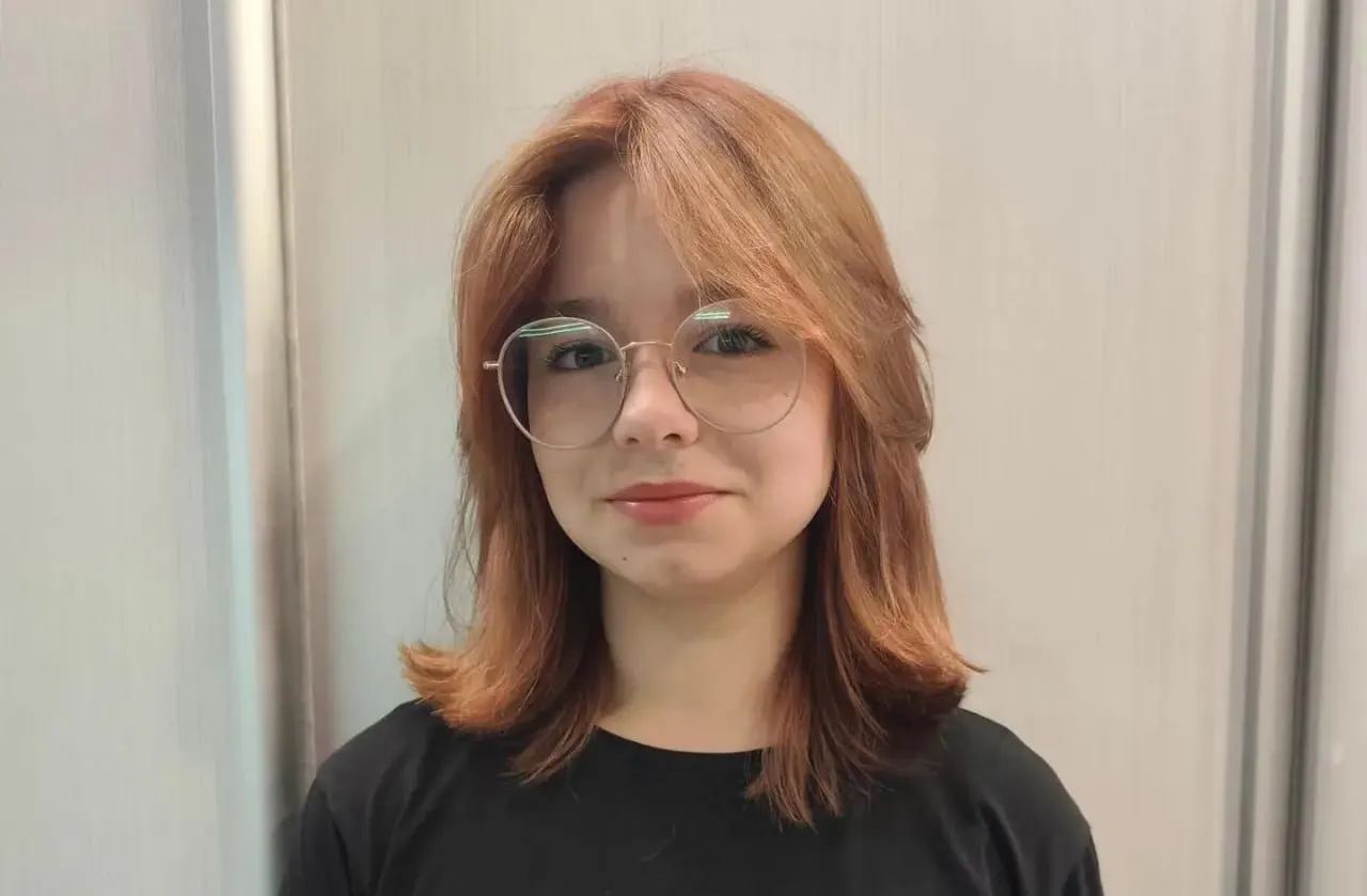 13-летняя Варвара пропала в Тюменской области. Последний раз её видели 22 октября возле школы; полиция ищет девушку.