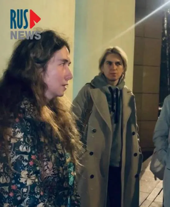 В Москве активистку оштрафовали на 10 тысяч рублей за участие в несогласованном митинге; семья столкнулась с давлением неизвестных лиц.