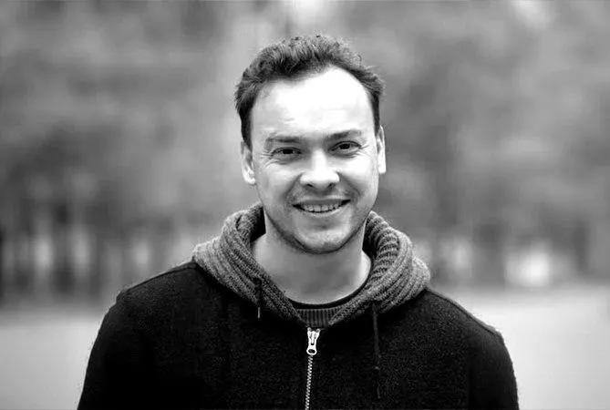 Ночные ограничения на работу кафе и ресторанов в Северной Осетии, сообщение о смерти художника-постановщика и другие новости дня, включая дела об оправдании терроризма и вопросы кибербезопасности.