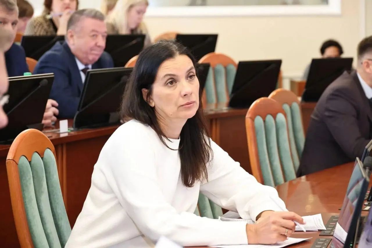 После выборов обсуждают возможность ограничить рост тарифов ЖКХ; инициатива отклонена, тарифы продолжают расти и отражаются в платежках.