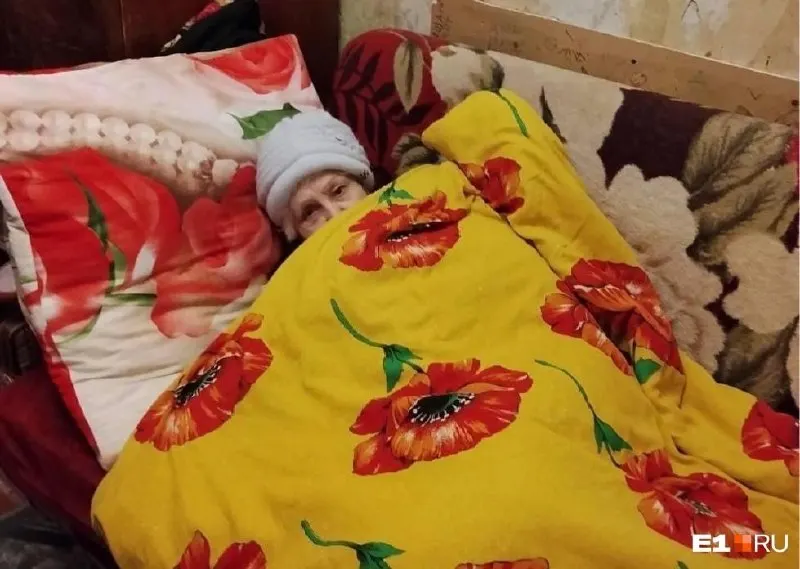 Жители двухэтажного дома на Искровцев, 29 до сих пор не получили тепло. Управляющая компания и ресурсоснабжающие организации работают над устранением проблемы.