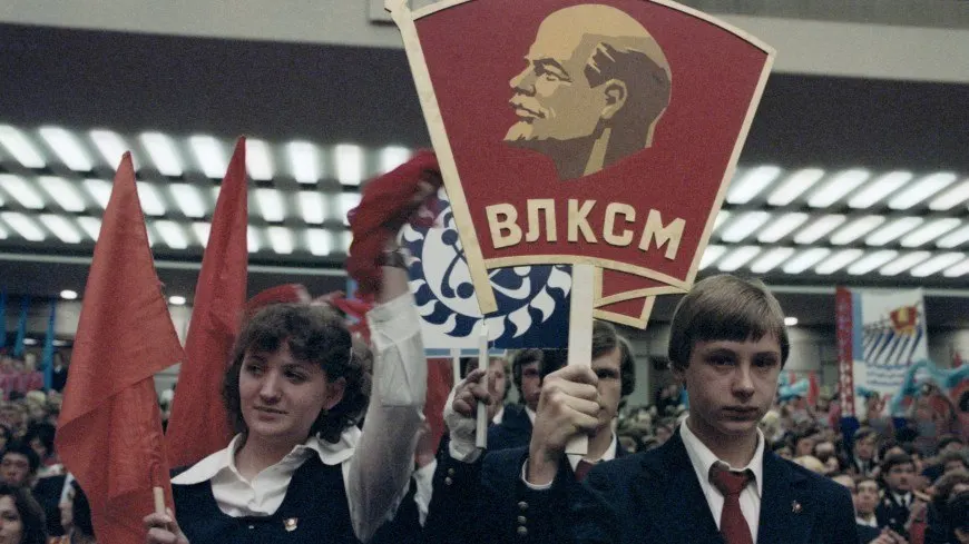 Краткий обзор создания всероссийского объединения молодёжи и его роли в формировании советской политической жизни.