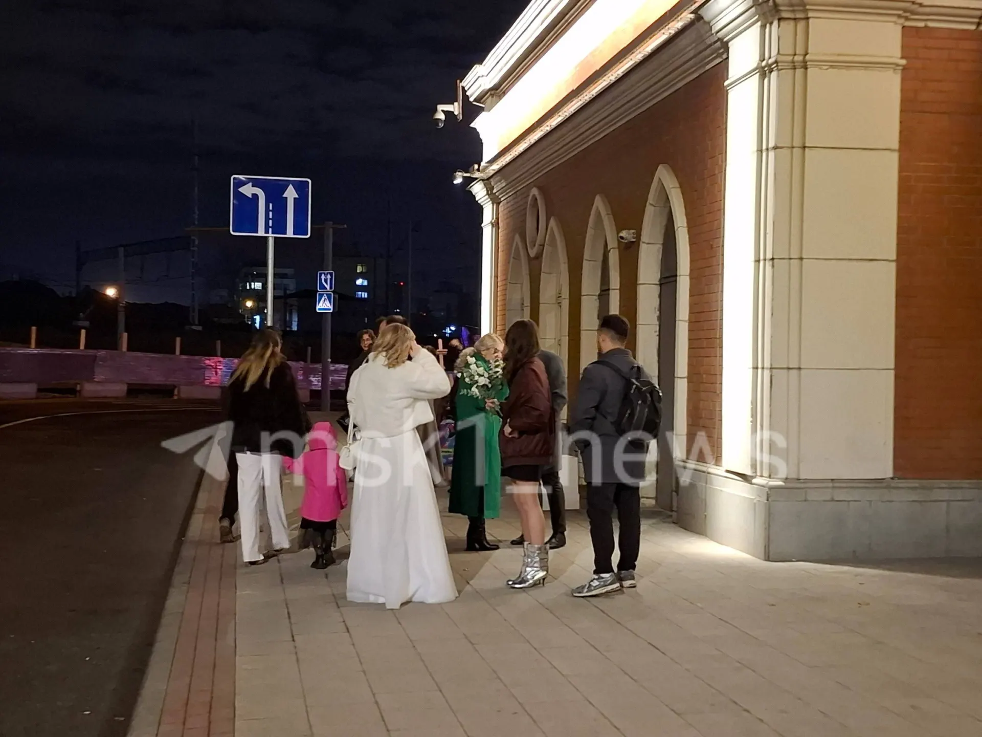 Годовщина в парке закончилась неожиданной эвакуацией ресторана, но пара сохраняет оптимизм.