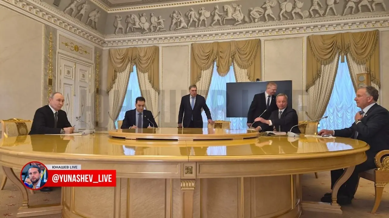 Во время встречи обсуждались шаги по деэскалации конфликта на Украине и итоги переговоров, прошедших в Норвегии.