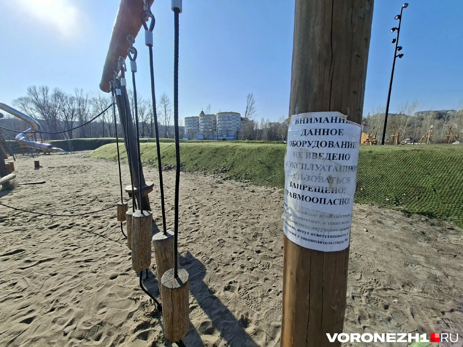 Прокуроры добились увольнения бывших чиновников по обвинениям в хищении на Петровской набережной, суд разъяснил дальнейшие действия администрации.