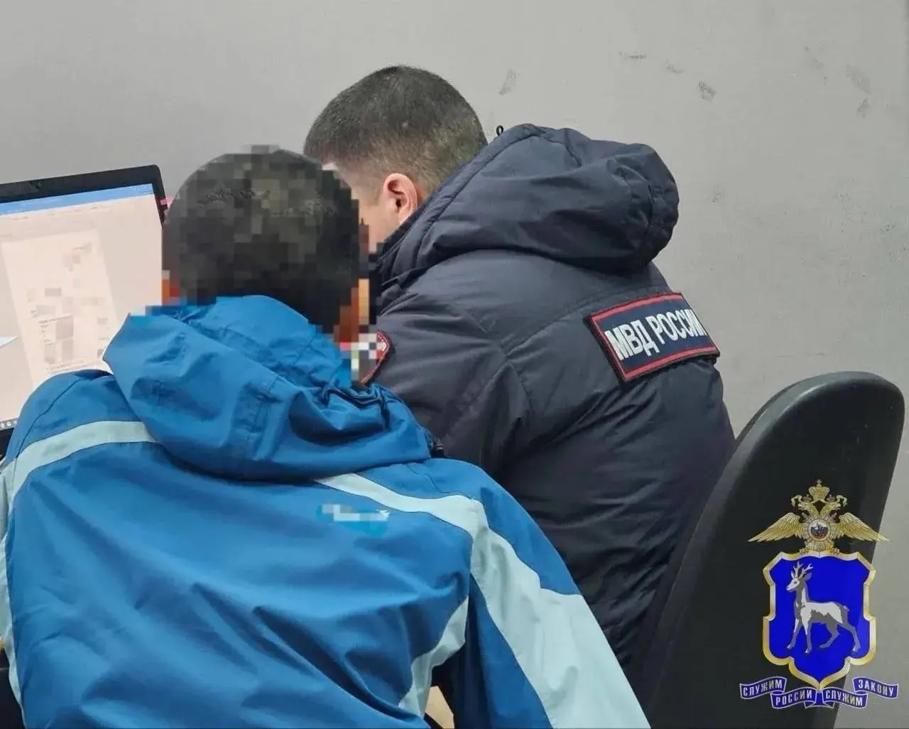 После бурного застолья мужчина дождался ухода бабушки и вынес телевизор. Выручку от продажи он потратил на алкоголь; материалы дела направлены в суд.