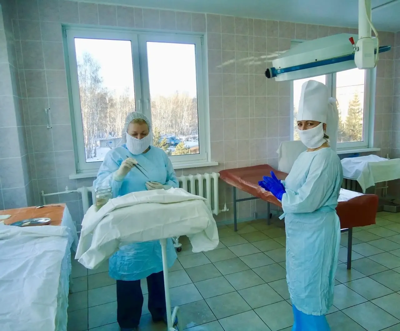 Пациентка поступила в реанимацию с тяжёлым поражением кожи после приёма антибиотиков без назначения врача; врачи предупреждают о рисках самолечения.