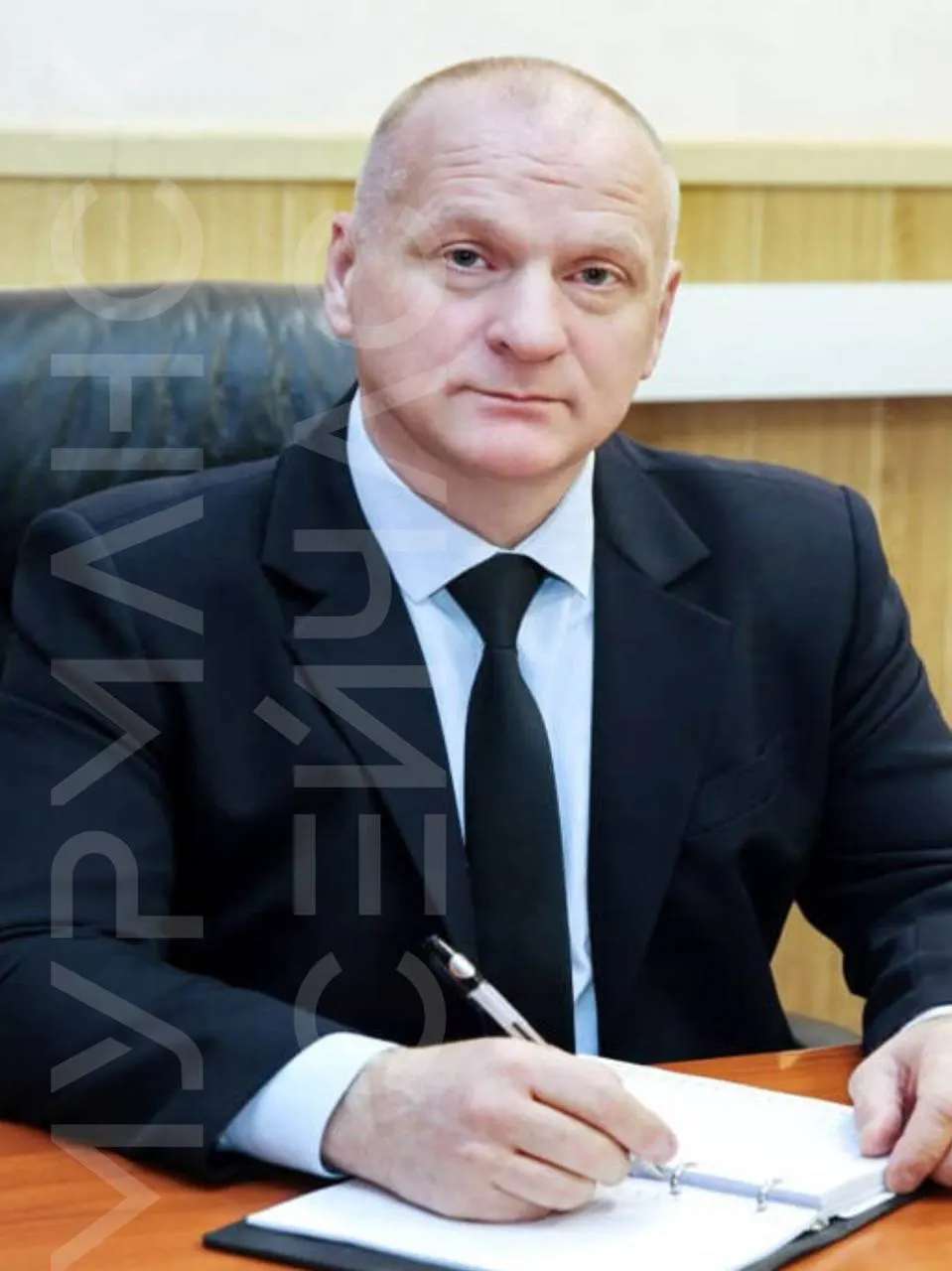 Суд вынес приговор экс-чиновнику по делу о взятке и превышении должностных полномочий в рамках реализации нацпроекта «Жильё и городская среда»; Богза получил 10 лет колонии строгого режима и штраф 16 млн рублей, а также запреты на госслужбу и административные функции в госучреждениях на ближайшие годы.