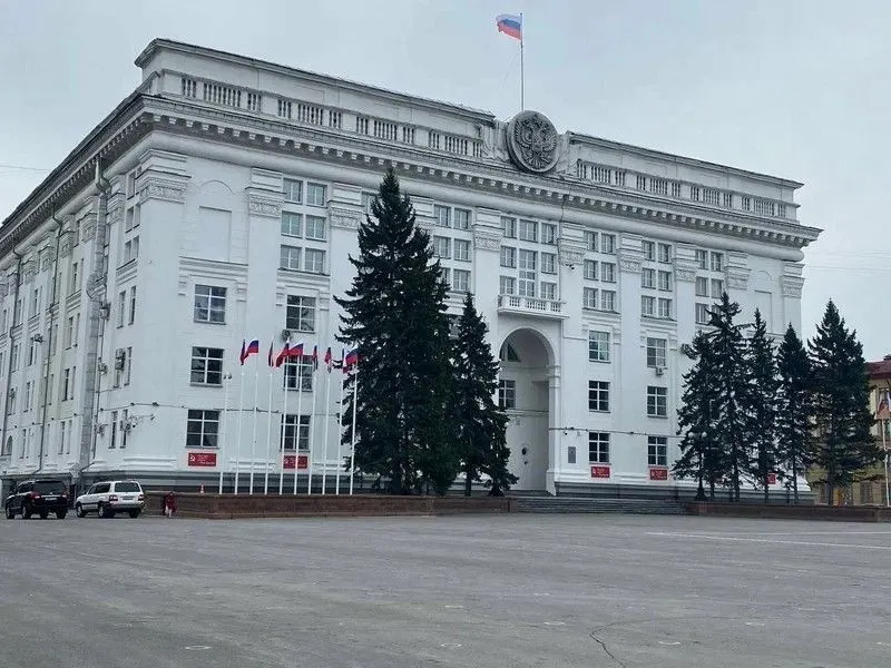 Депутаты Новокузнецка требуют дополнительных финансов на 2027 год: дефицит бюджета может повлиять на выплаты бюджетникам, ремонт, образование и транспорт.