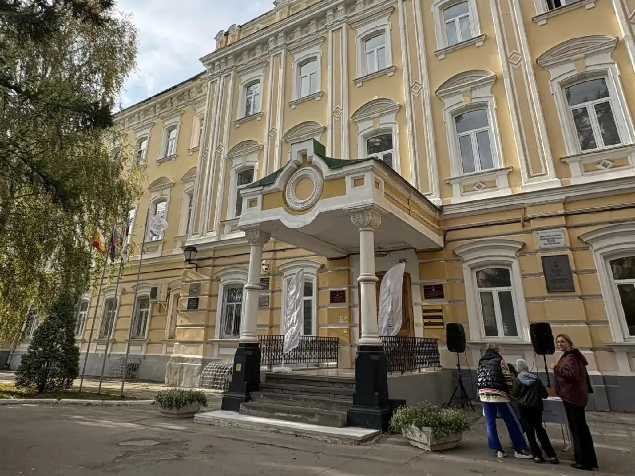 Разбираемся, какие препятствия мешают молодым специалистам найти работу по своей специальности и какие шаги можно предпринять на региональном рынке труда.