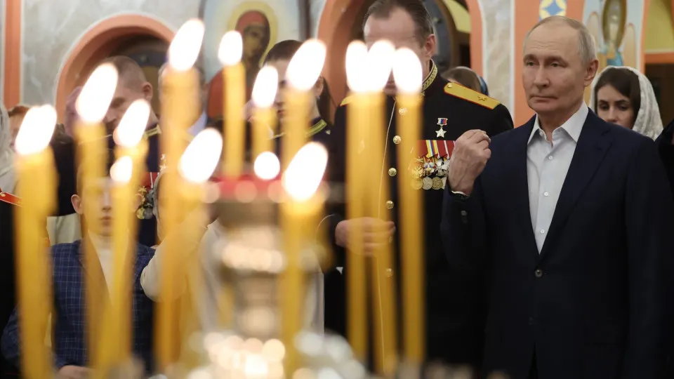 Власти рассматривают долгосрочные инвестиции пенсионных средств как способ поддержать экономический рост на фоне замедления экономики и военного конфликта.