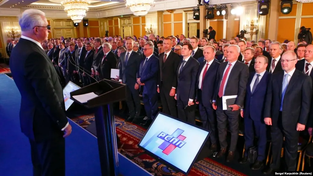 В 2026 году сумма добровольных взносов достигла около 471 млрд рублей, что покрывает более 1% расходов бюджета. Официальные лица заявили, что инициатива исходила от отдельных участников и не является прямым призывом к финансированию.