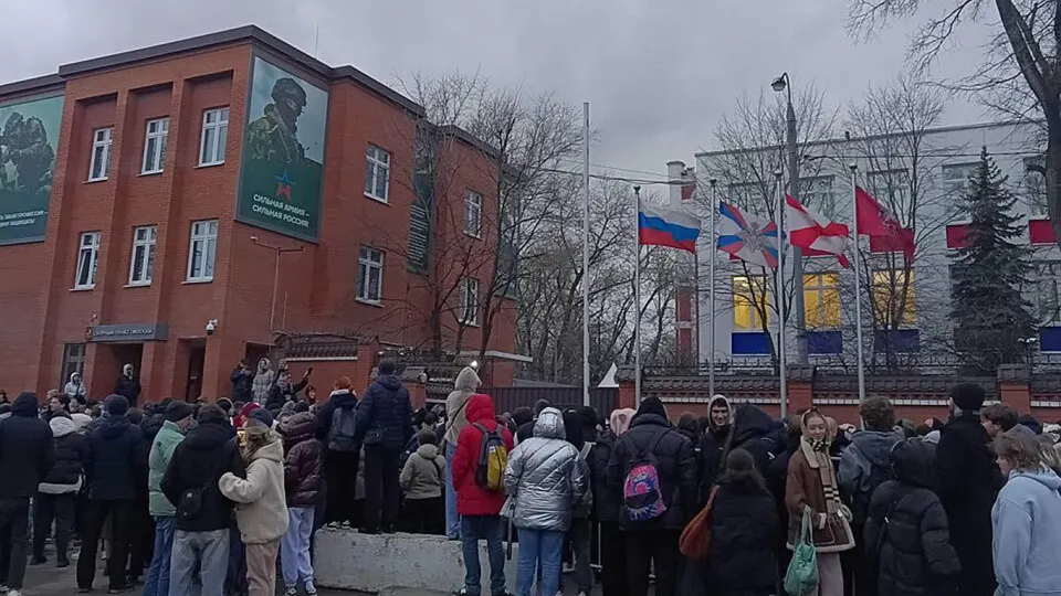 Правозащитники фиксируют задержания призывников и усиленные проверки на московском метро.