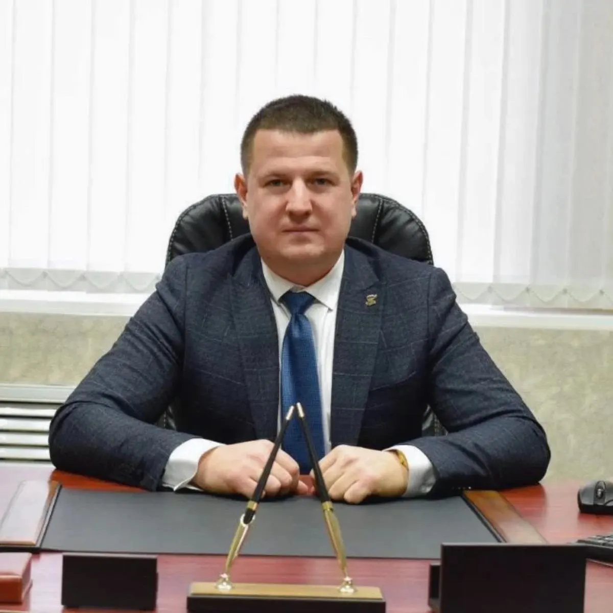 Глава администрации Краснояружского округа ушёл в отставку; депутаты приняли отставку, причина — переход на новое место работы.