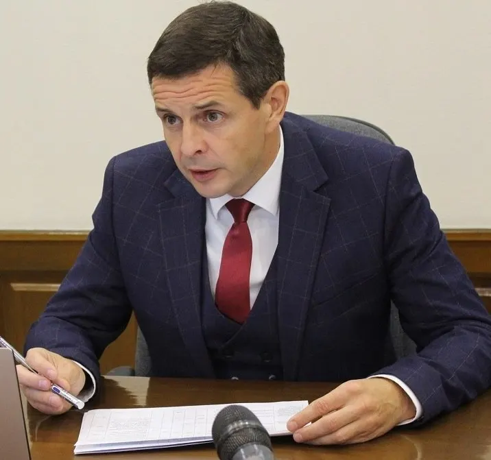 После перехода мэра Хабаровска в Госдуму в стране остаются два избранных руководителя региональных столиц; изменения в законодательстве о местном самоуправлении меняют механизм выборов мэров.