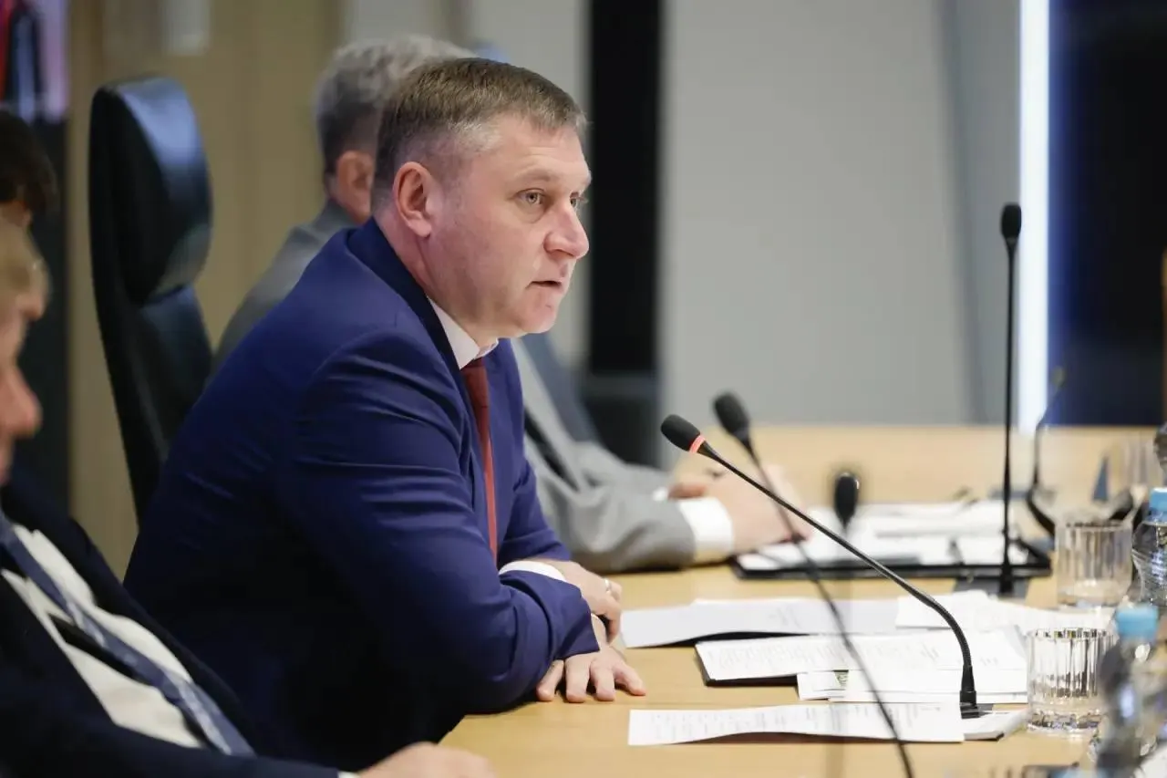 Обсуждены вопросы безопасности, медицинской помощи, ЖКХ и поддержки малого бизнеса; запланированы регулярные встречи с населением.