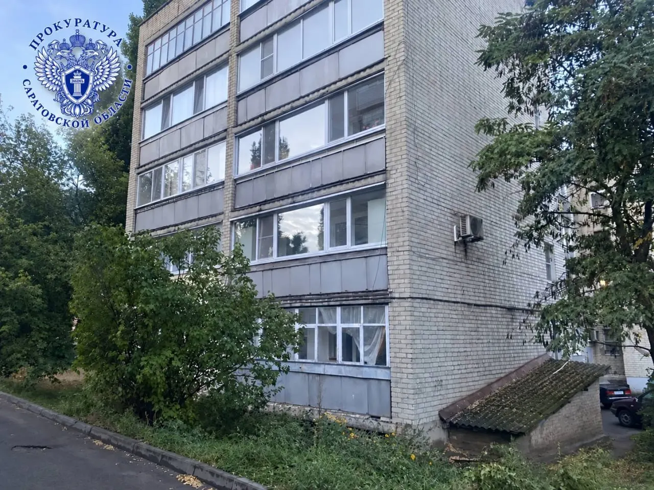 П пострадавшие — женщина и пятеро детей из Самары — госпитализированы; причина — утечка угарного газа.