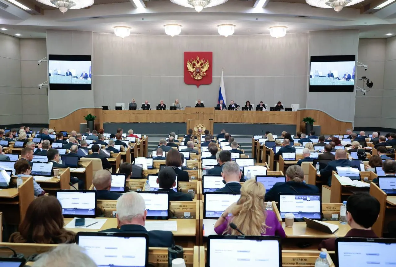 В новый состав профильных комитетов Госдумы вошёл представитель Республики Алтай — Александр Суразов, ветеран СВО. Также в составе — Денис Голобородько.