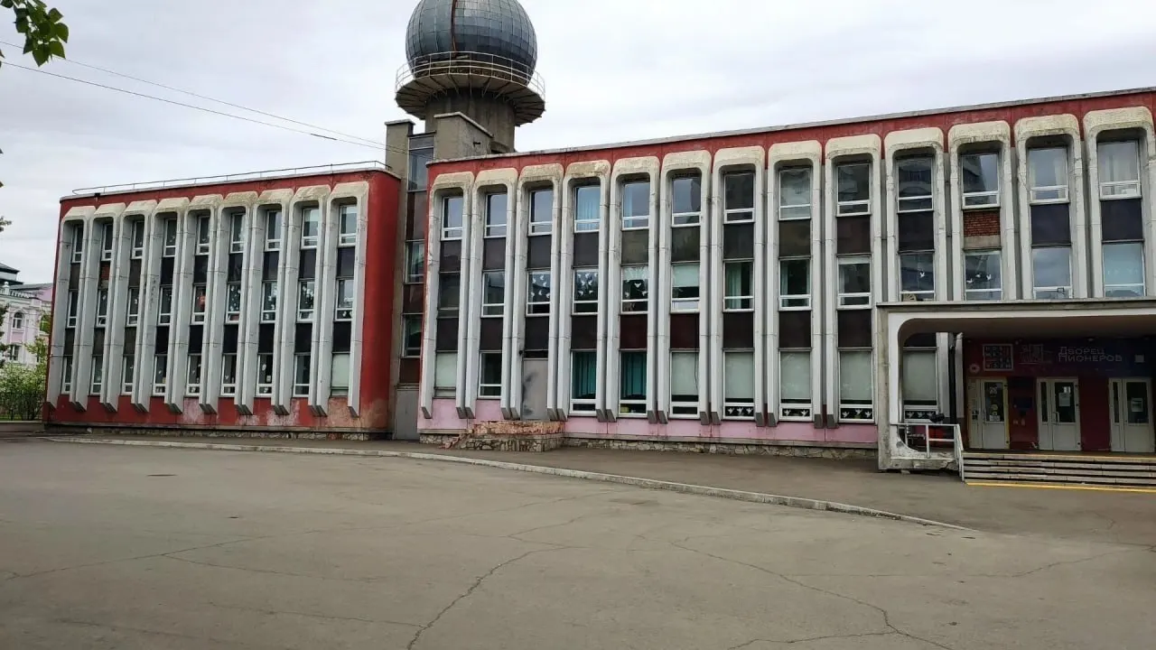 Власти нашли подрядчика и утвердили план работ по обновлению здания 1985 года на берегу Качи; контракт оценивается в 1,2 млрд рублей.