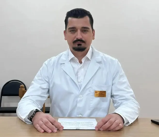 Назначение Алексея Лагутина на временную должность руководителя больницы и его опыт работы.