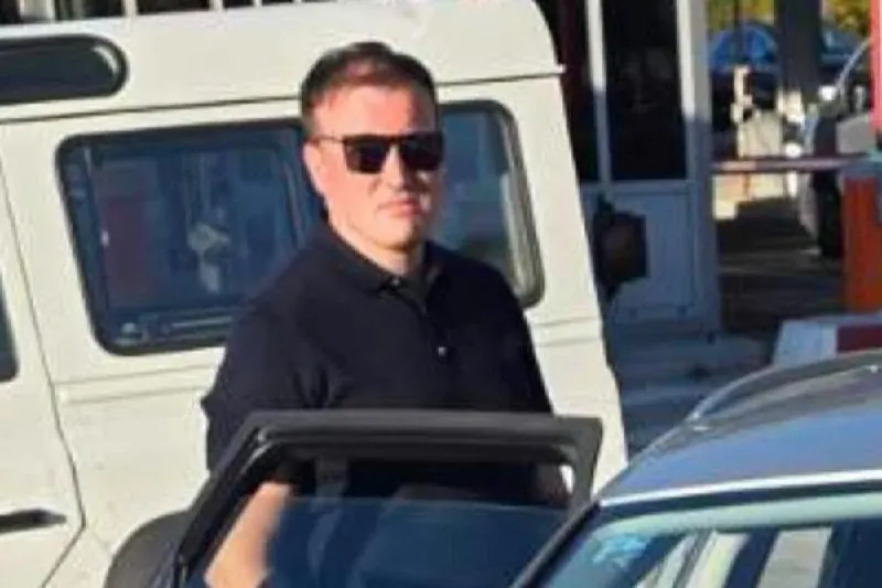Задержание прошло вместе с соратниками и супругой.