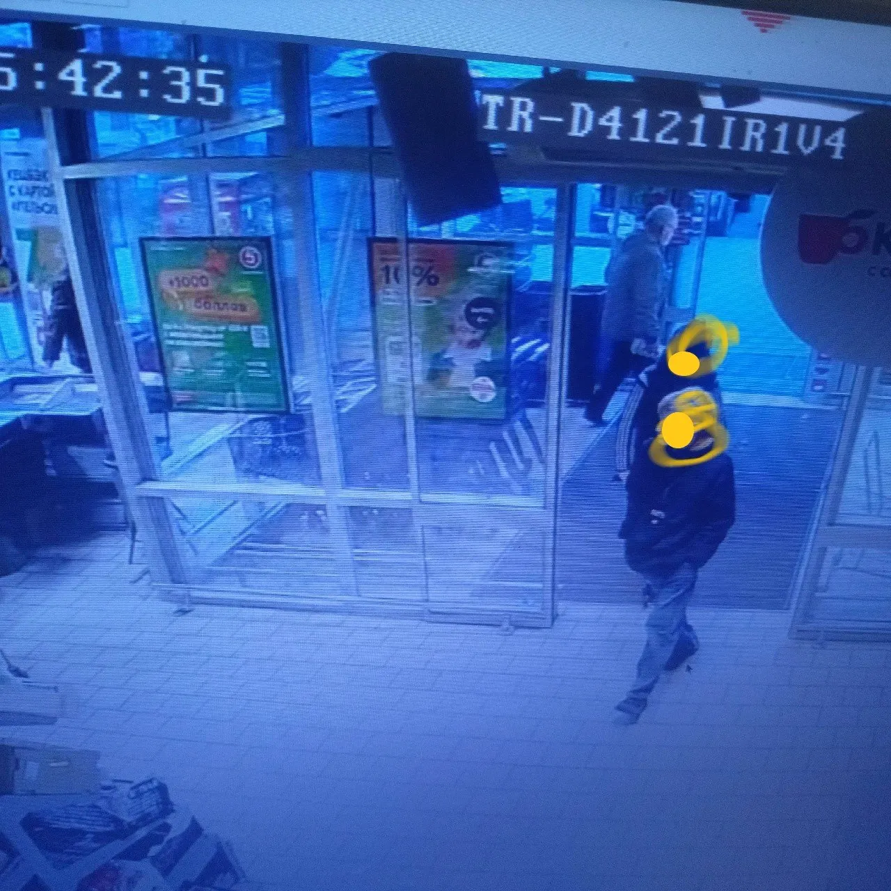 Подростки 11–14 лет регулярно посещают магазин по адресу Антонова, 7-А и ведут себя вызывающе: не оплачивают товары и оскорбляют сотрудников. Работница попросила родителей разобраться; если поведение не прекратится, магазину придётся вызвать полицию и обратиться в органы опеки.