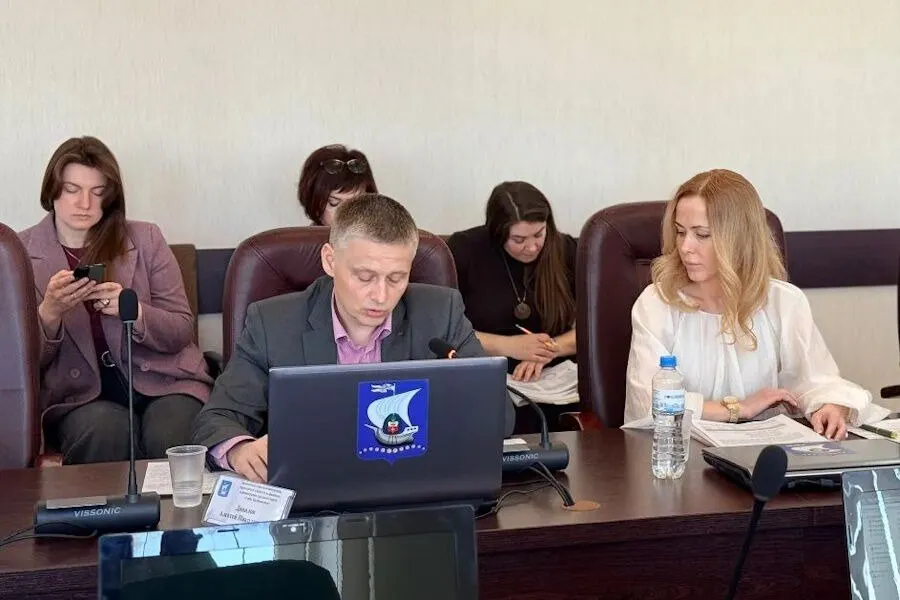 Депутаты единогласно снизили численность контрольно‑счётной палаты на 5%, уменьшив штат на одну должность.