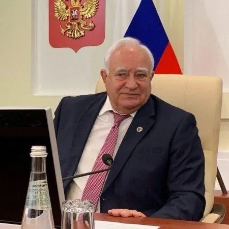 Депутаты Курской облдумы единогласно переизбрали на пост спикера 74-летнего Николая Жеребилова, единственного кандидата на должность.