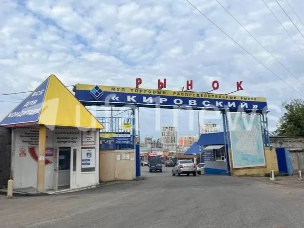 План включает снос рынка и прилегающей территории, создание нового района: несколько 25-этажек, детские сады, школа, ФОК, паркинг и депо для трамвая.