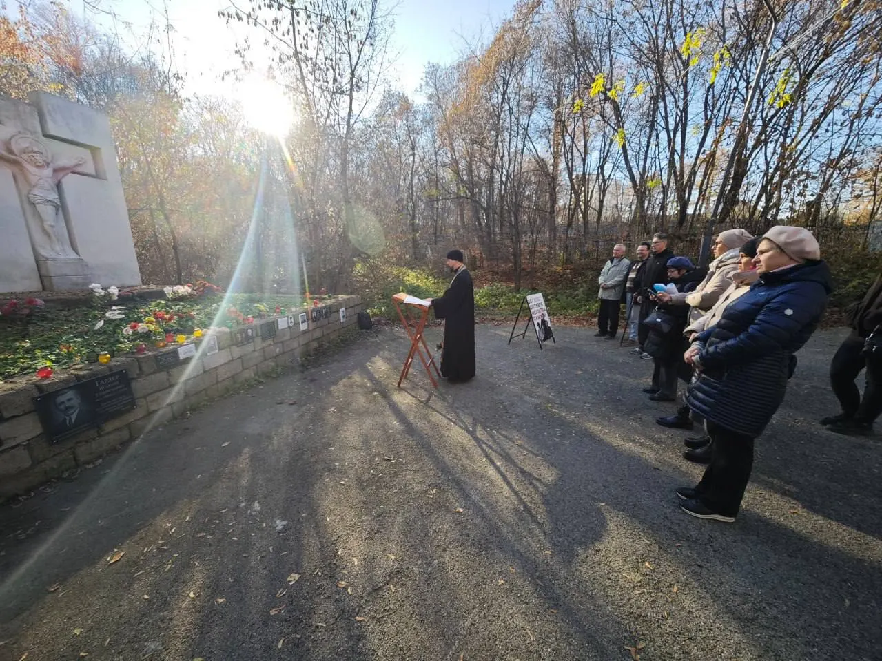 Памятная молитва памяти жертв репрессий прошла на Сергиевском кладбище Уфы; участие составило чуть более десяти человек.
