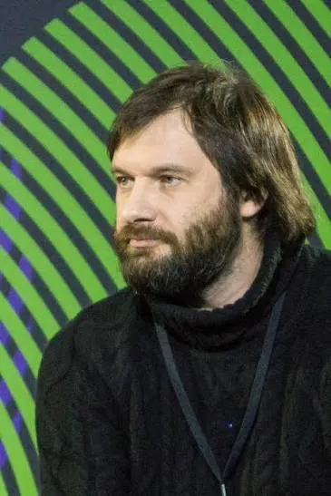 Заочное арестование журналиста по обвинению в оправдании терроризма; расследование продолжается.