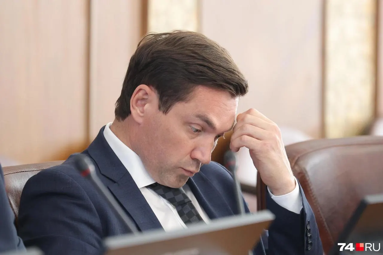Обсуждаются изменения в уставе города, включая выплату мэру за замещение должности, финансируемую из бюджета области.